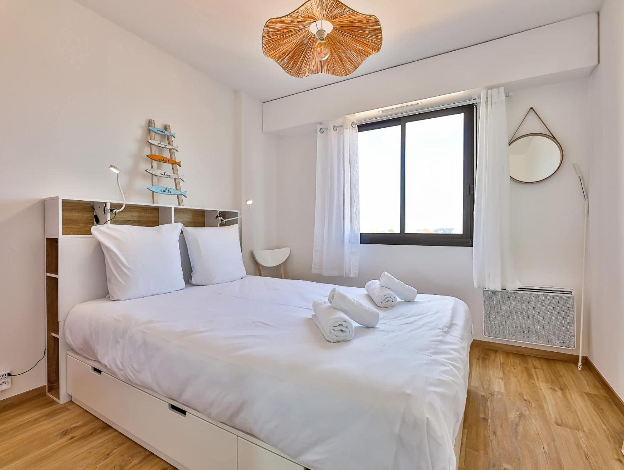 Appartement Au Pied De La Plage, Vue Imprenable Sur La Mer 莱萨布勒-多洛讷 外观 照片